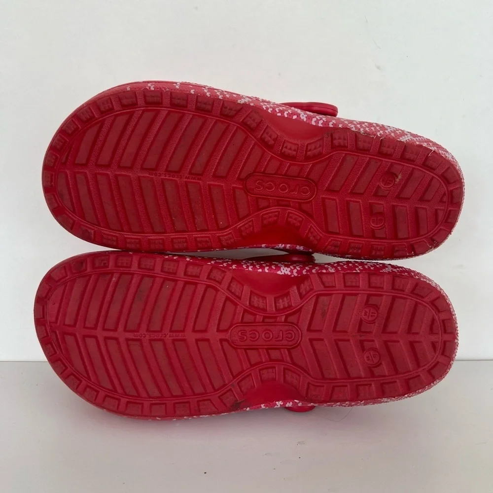 Crocs Classic Lined Red Christmas Holiday Charm Clogs w/ Jibbitz, M9/W11